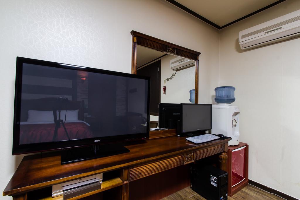 Guangju Hotel Banana Кванджу Экстерьер фото