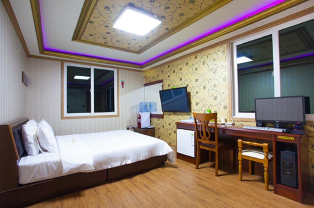 Guangju Hotel Banana Кванджу Экстерьер фото