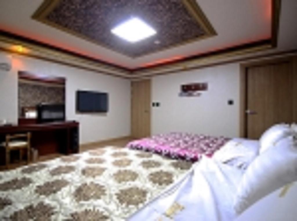 Guangju Hotel Banana Кванджу Экстерьер фото